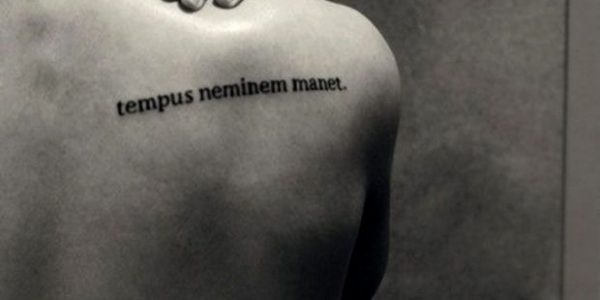 frases-tatuagens-nas-costas-1