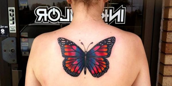 tattoos-de-borboletas-en-la-espalda