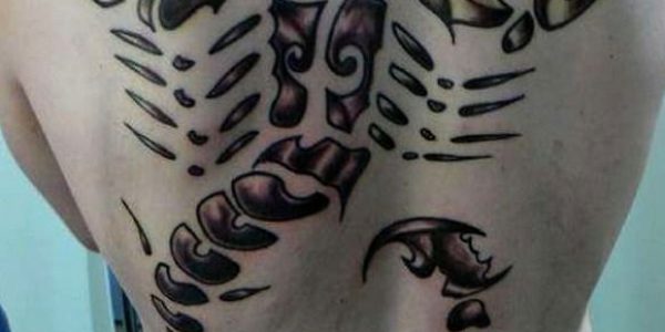 tattoos-de-escorpioes-em-a-costas-2