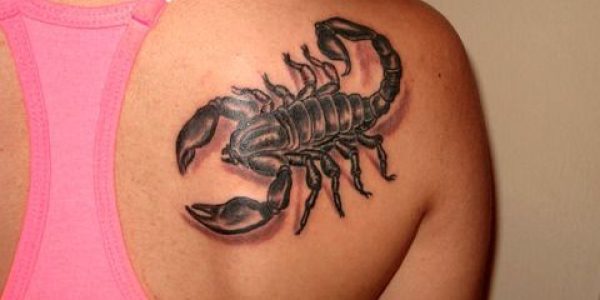 tattoos-de-escorpioes-em-a-costas