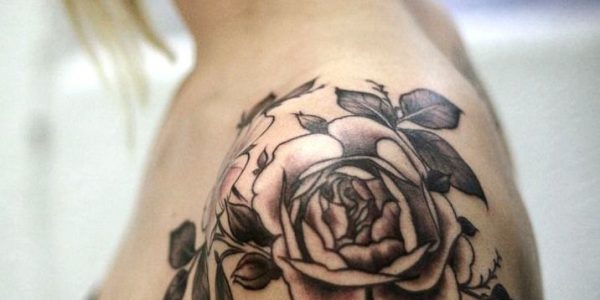 tattoos-de-flores-para-el-ombro
