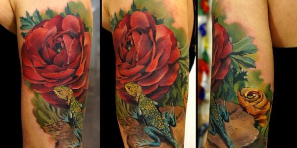 tattoos-de-lagartos-entre-flores
