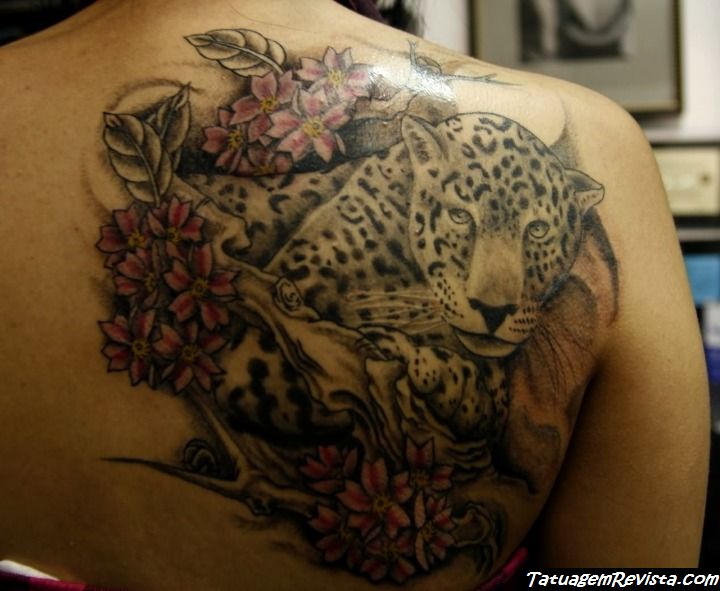 tattoos-de-leopardos-en-la-espalda-1