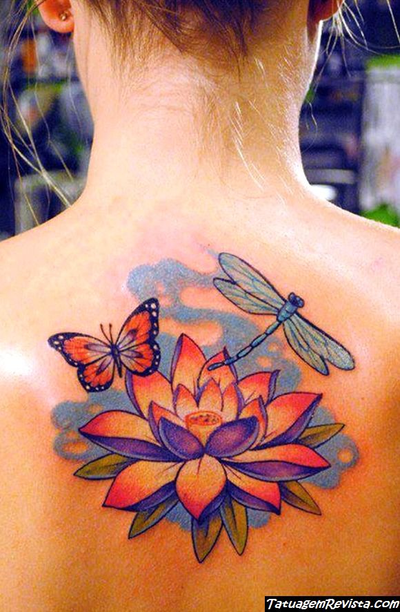 tattoos-de-libelulas-entre-flores-1