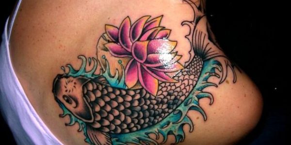 tattoos-de-peces-con-la-flor-de-loto-1