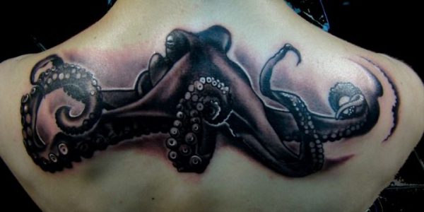 tattoos-de-polvo-en-la-espalda