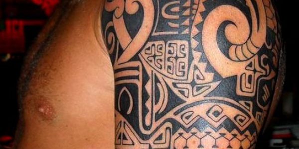 tattoos-maories-etnicos-en-los-ombros-1