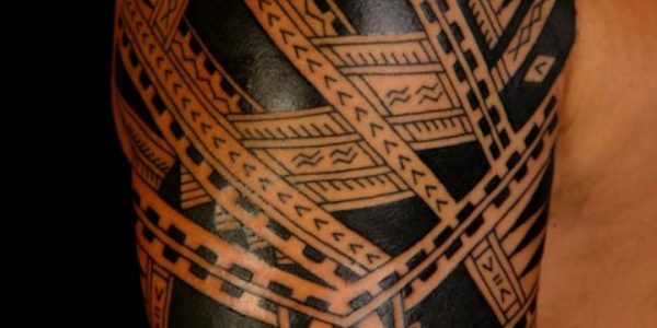tattoos-maories-etnicos-en-los-ombros