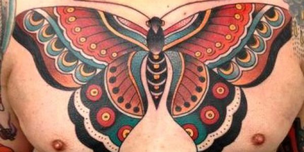 tatuagens-de-borboletas-en-el-pecho
