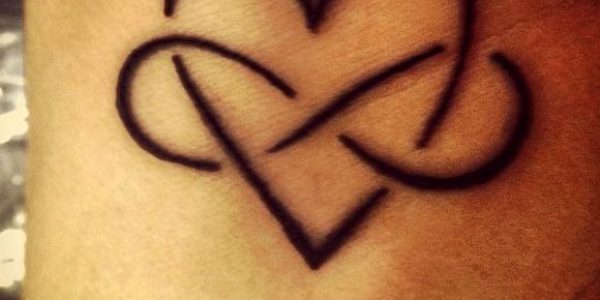 tatuagens-de-coracoes-con-el-simbolo-infinito-2