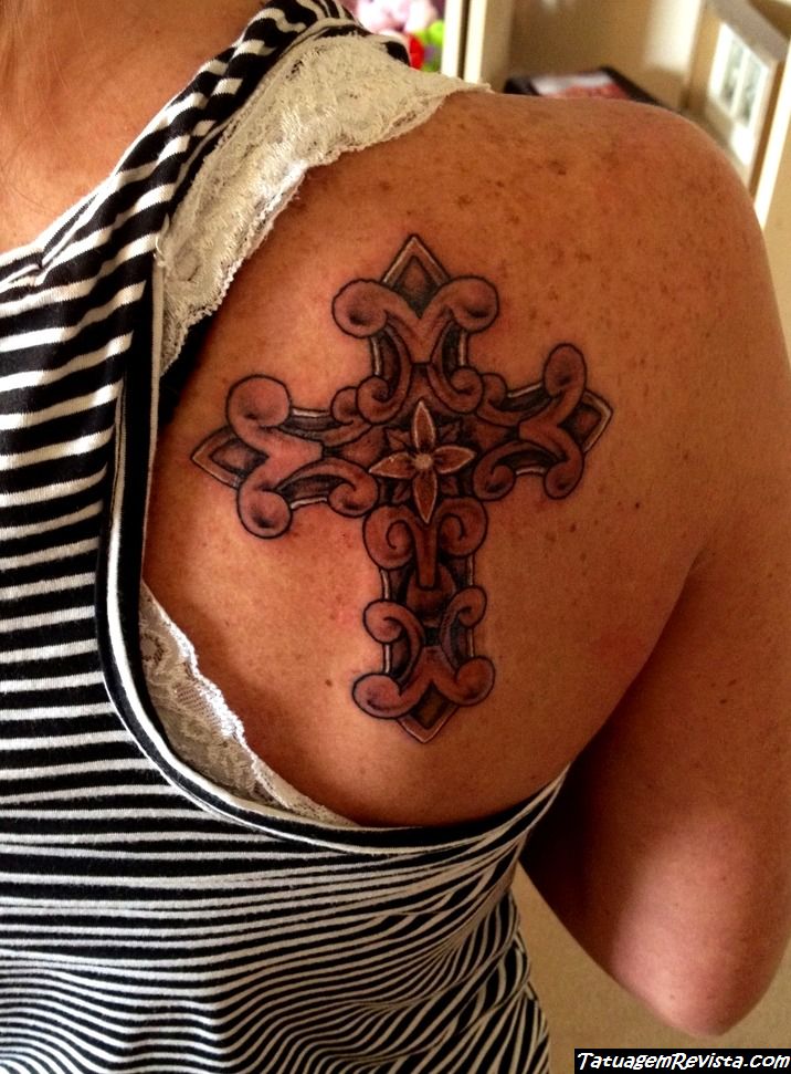 tatuagens-de-cruzadas-para-mulheres-4