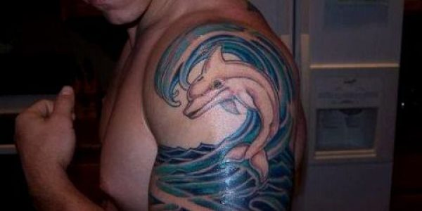 tatuagens-de-golfinhos-en-el-mar-2