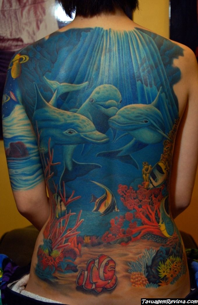 tatuagens-de-golfinhos-en-el-mar
