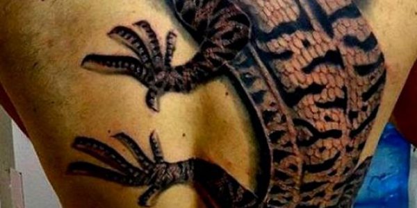 tatuagens-de-lagarto-en-la-espalda