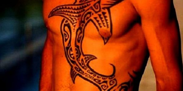tatuagens-de-tubaraoes-tribales-maories-y-polinesios-1