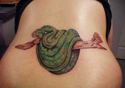 3d cobra na lombar menina cores de tatuagem