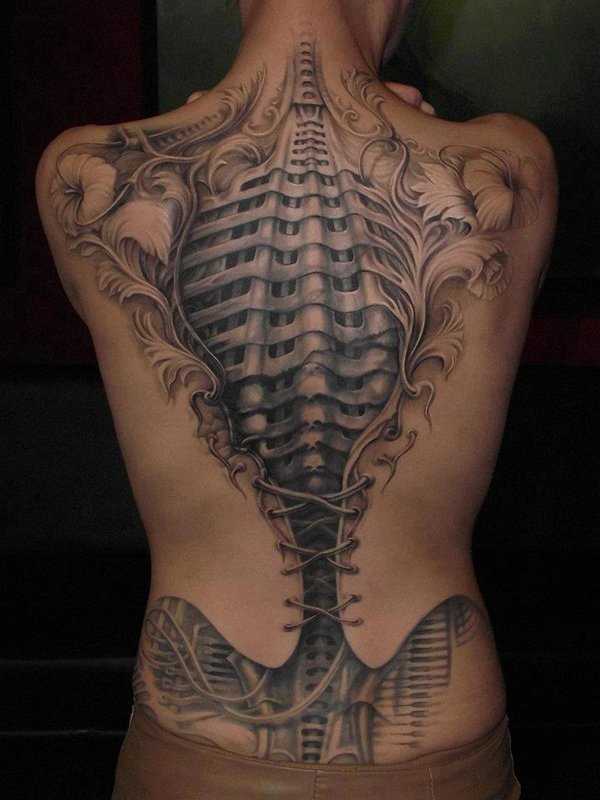 3d tatuagem nas costas da menina - tattoo tinta preta