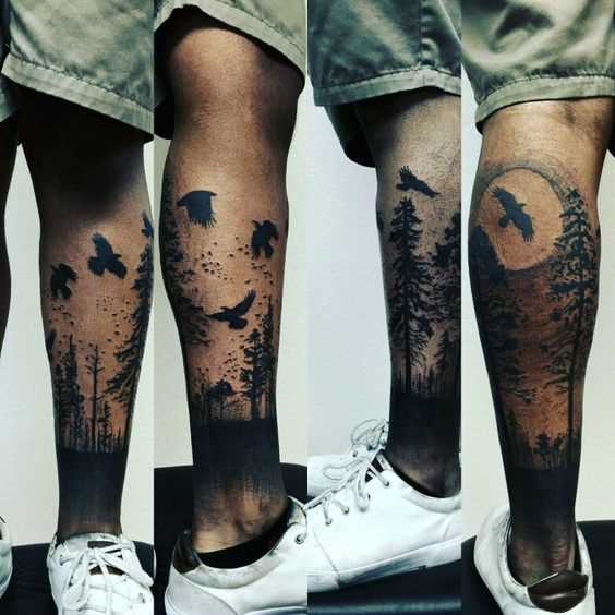 A foto da tatuagem de floresta no estilo de blackwork sobre a perna de um cara