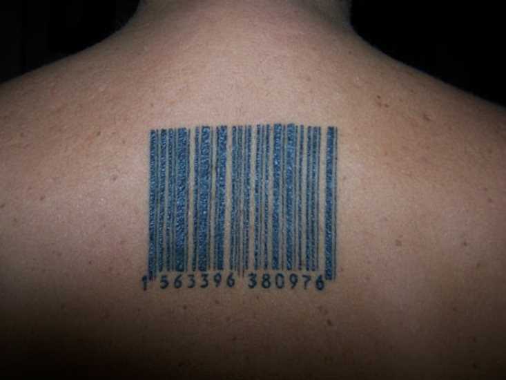 A tatuagem da coluna vertebral, a menina - código de barras