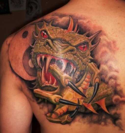A tatuagem de blade o cara - de- dragão