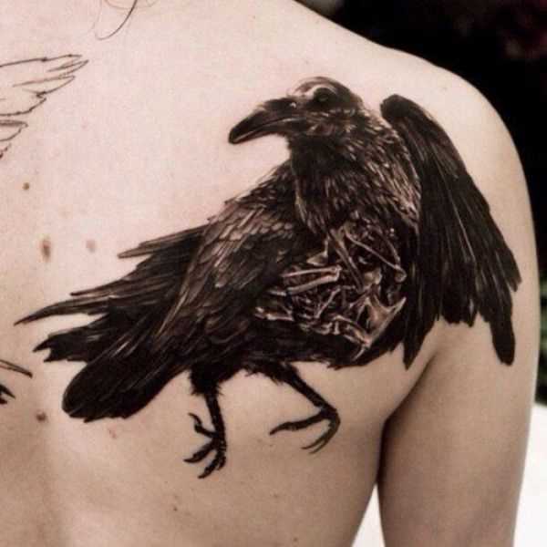 A tatuagem de blade o homem - corvo