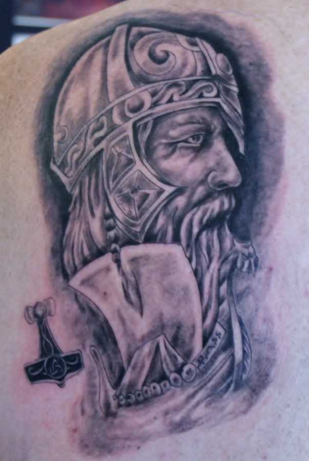 A tatuagem do cara blade - de-martelo e Thor