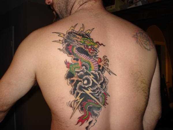 A tatuagem do cara blade - o dragão e o relâmpago