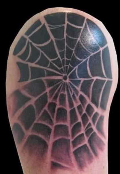 A tatuagem do cara no ombro - a web
