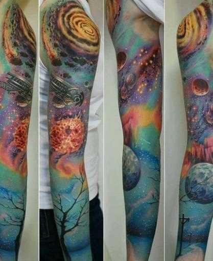 A tatuagem no braço de um cara como o espaço