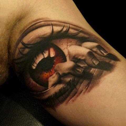 A tatuagem no braço de um cara - de olho no estilo 3d