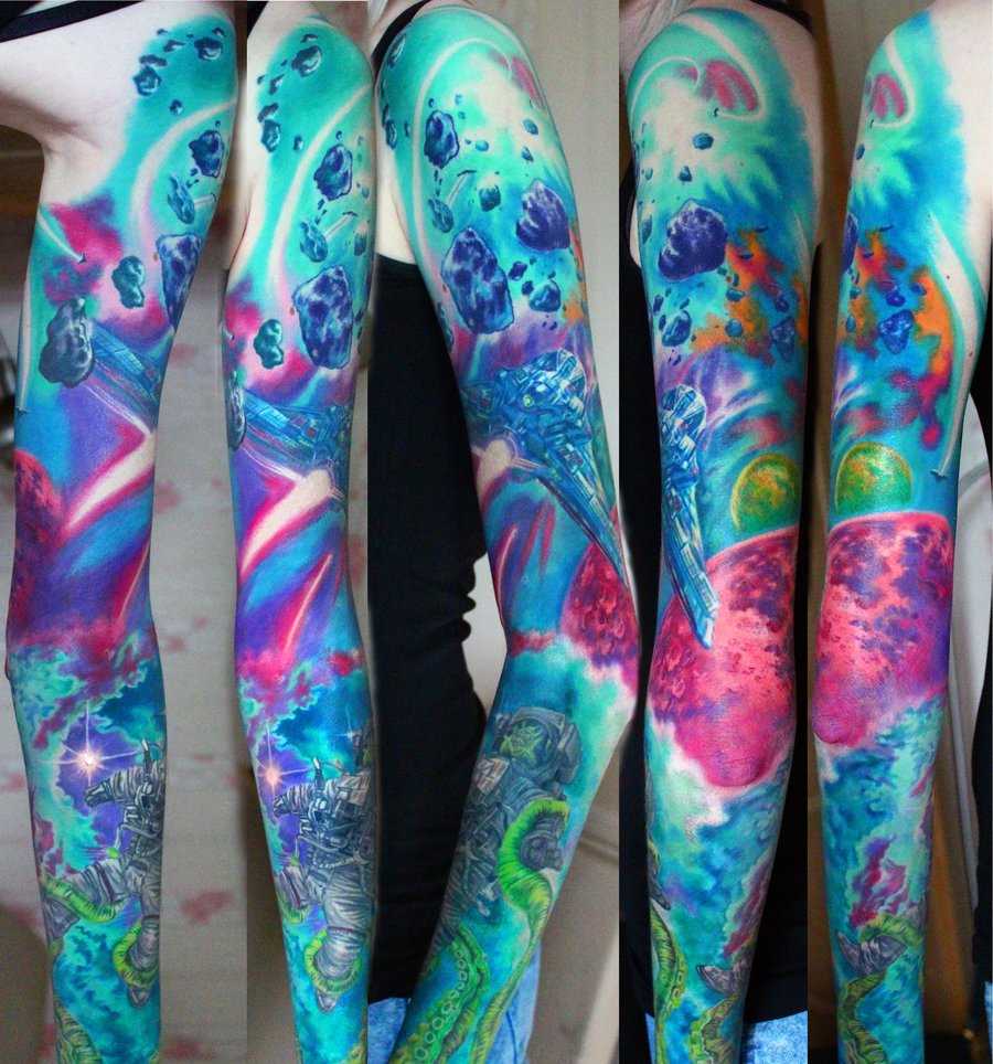 A tatuagem no braço de uma menina - o espaço