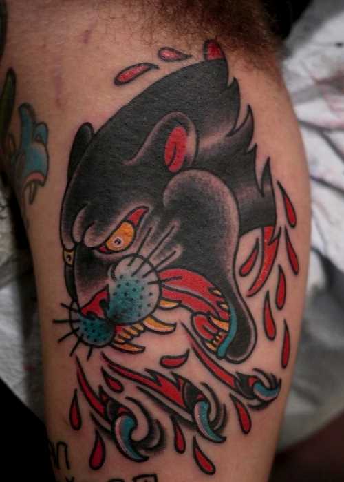 A tatuagem no braço do cara - pantera