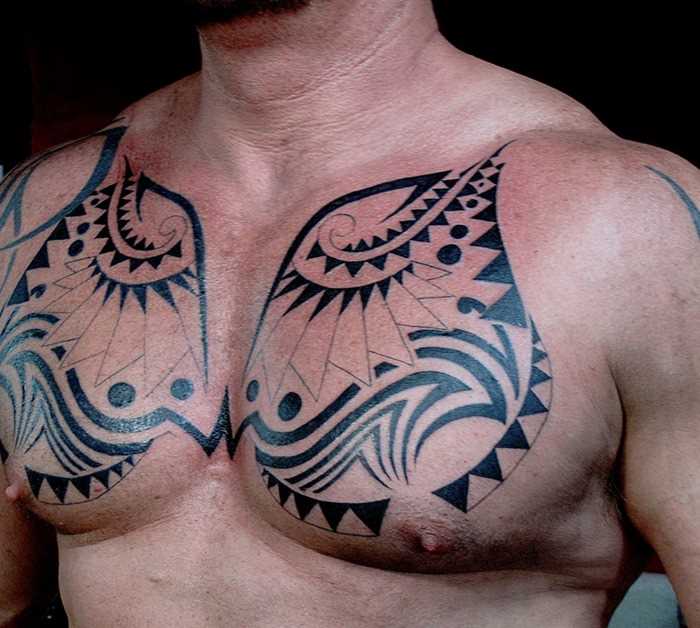 A tatuagem no estilo tribal em kliuchitsakh cara - maiianskie padrões