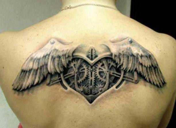 A tatuagem no lâminas menina no estilo de biomecânica - o coração e asas
