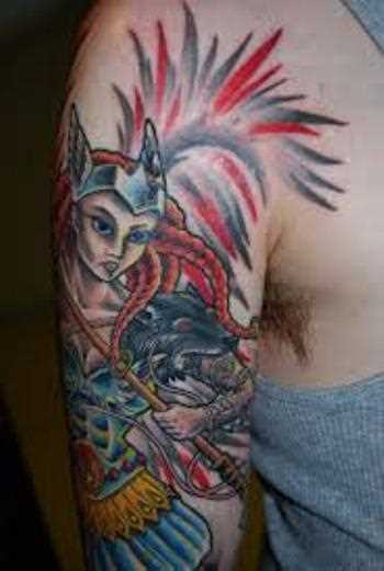 a tatuagem no ombro de um cara - Valkyrie