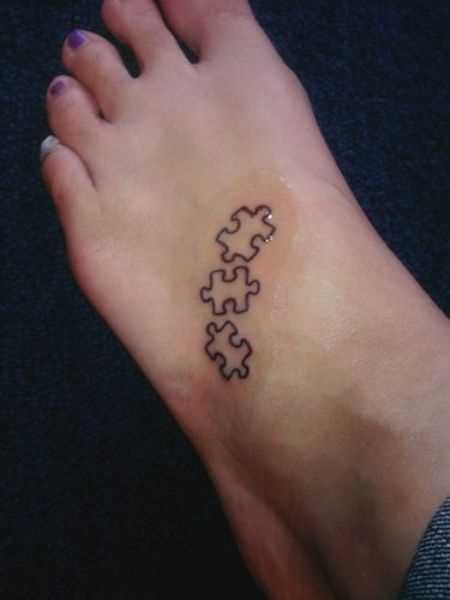 A tatuagem no pé da menina - quebra-cabeças