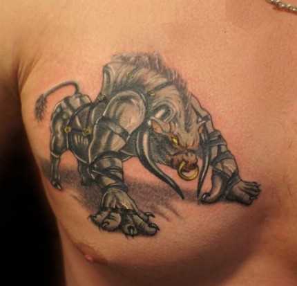 A tatuagem no peito de um cara - de- boi