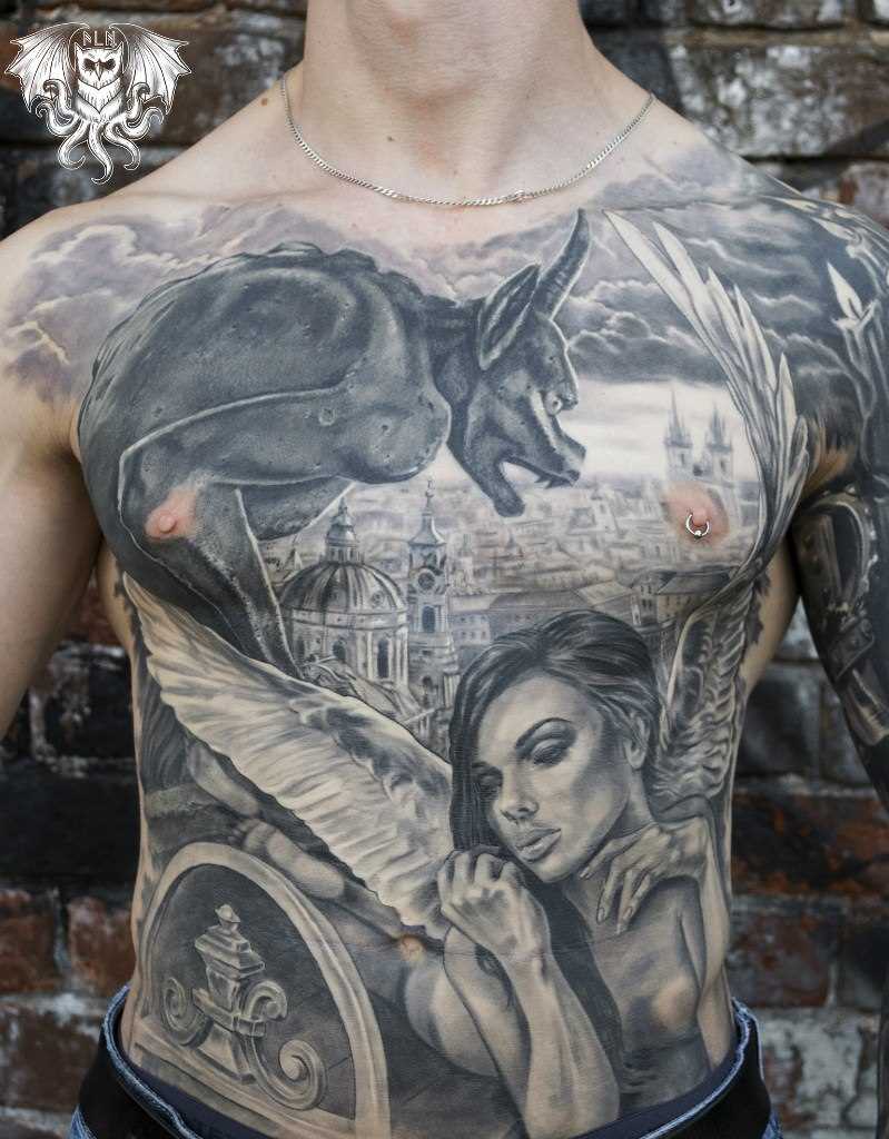 A tatuagem no peito do cara - o diabo e a menina