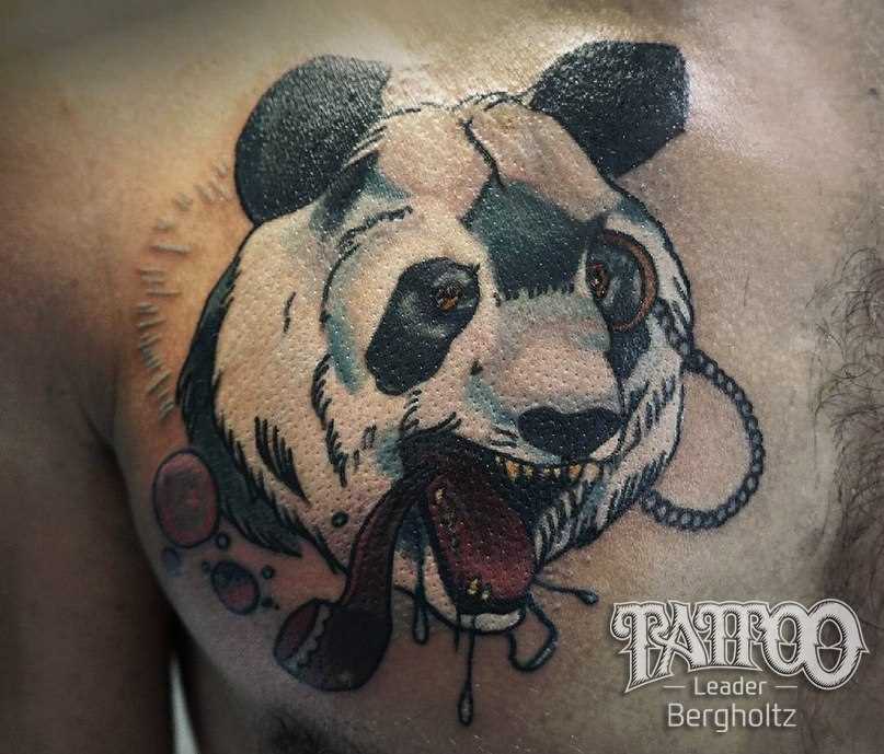 A tatuagem no peito do cara - panda