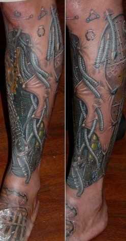 Biomecânica tatuagem na perna de um cara - cyborg