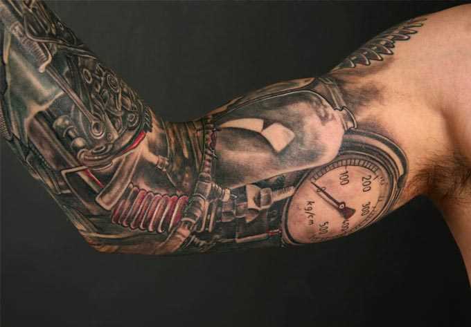 Biomekhanicheskaia tatuagem no cotovelo homens