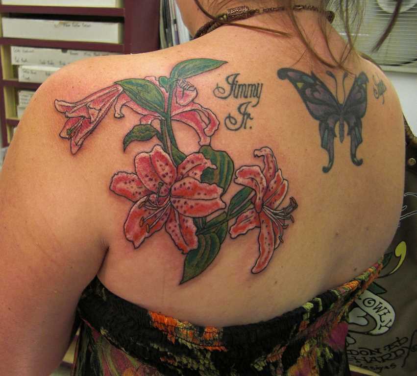 Cores de tatuagem blade a menina em forma de lírio