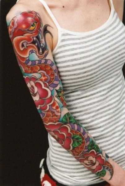 Cores de tatuagem que tem no braço da menina - cobra