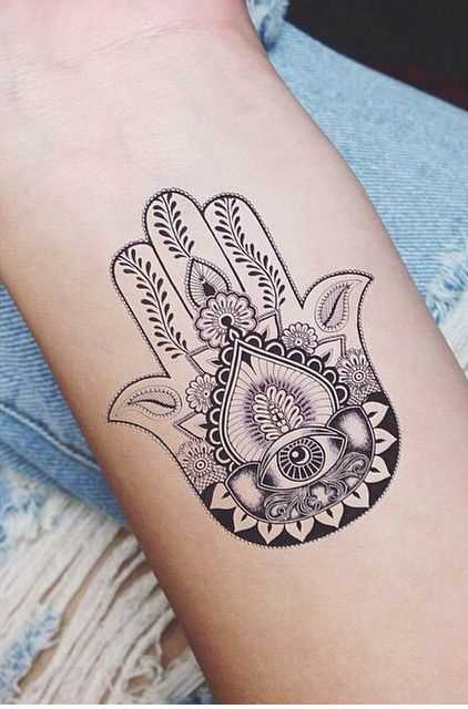 Fotos de tatuagem de mão de miriam no bairro judeu de estilo no pulso da menina