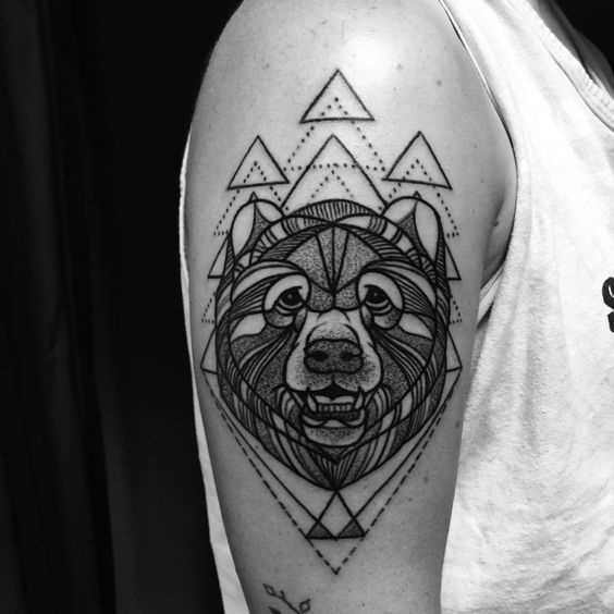 Fotos de tatuagem de urso no estilo de gráfico no ombro do cara