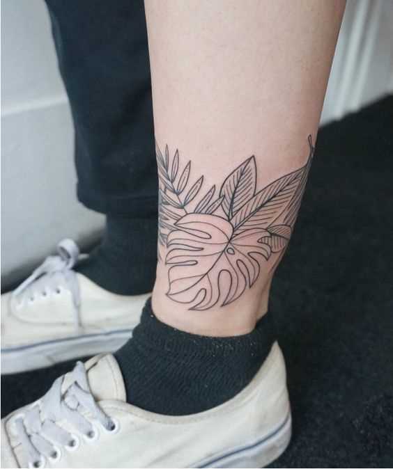 Fotos de tatuagem no estilo de um gráfico sobre a perna de um cara
