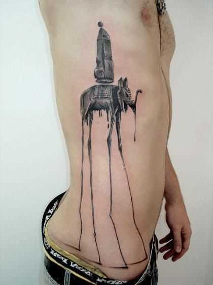 Fotos de tatuagem no estilo do surrealismo ao lado de um cara