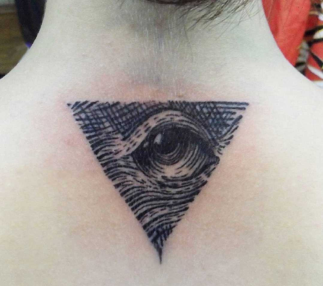 Fotos de tatuagem piscar de olhos que tudo vê na parte de trás peça kopeck