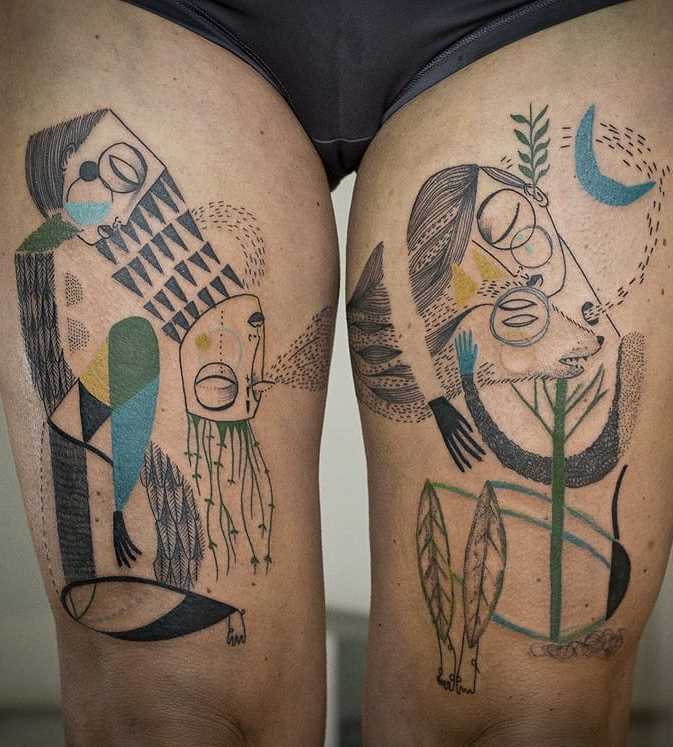 Fotos de tatuagens no estilo do surrealismo nas coxas da menina