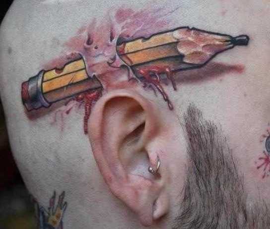 O lápis no estilo 3 atrás da orelha para o homem - corpo de tatuagem